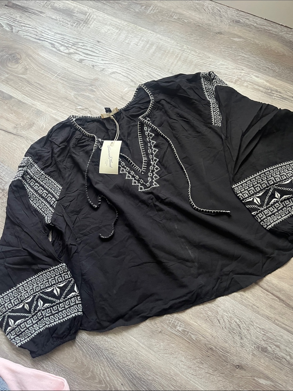 Universal Thread Black Long-Sleeve Embroidered Peasant Shirt
